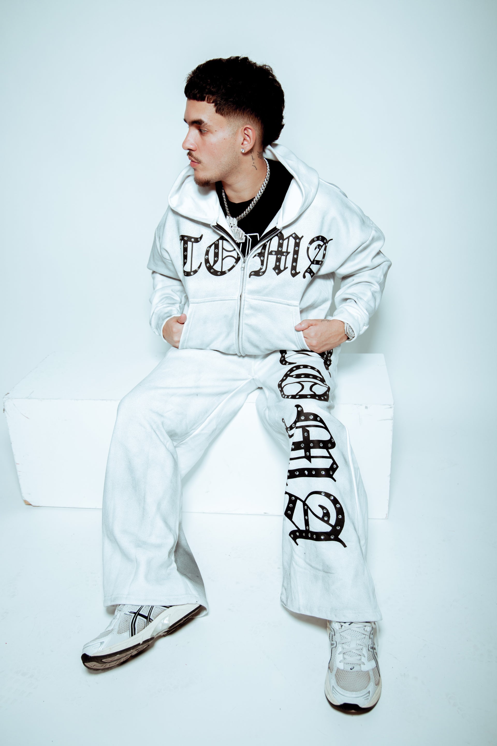 Toma Buss Down (Sweats White)